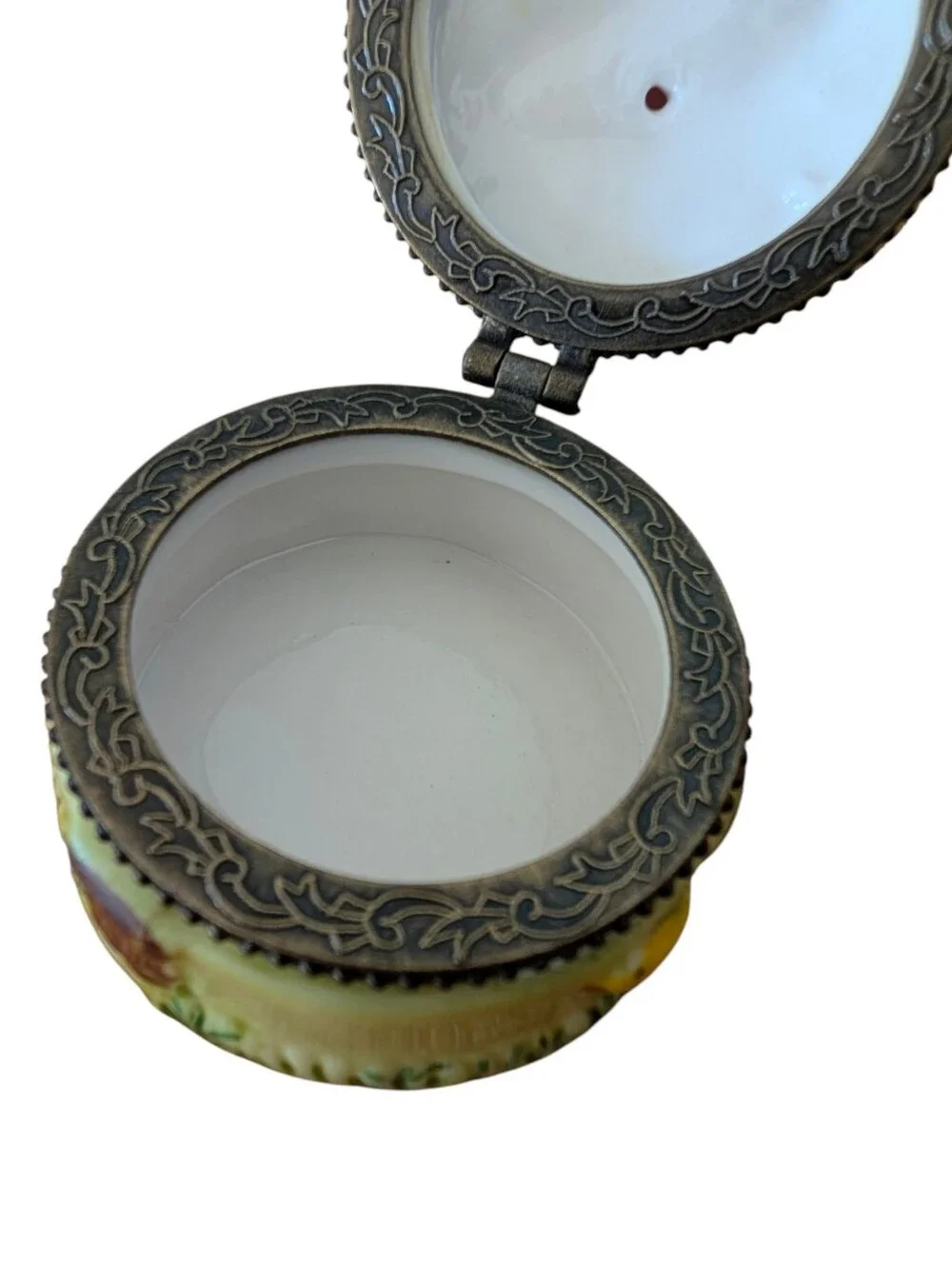 Vintage Hen & chicks hinged porcelain trinket box